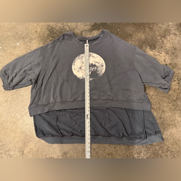 Magnolia Pearl Hi-Lo Francis Full Moon Sweatshirt - Picture 9 of 9